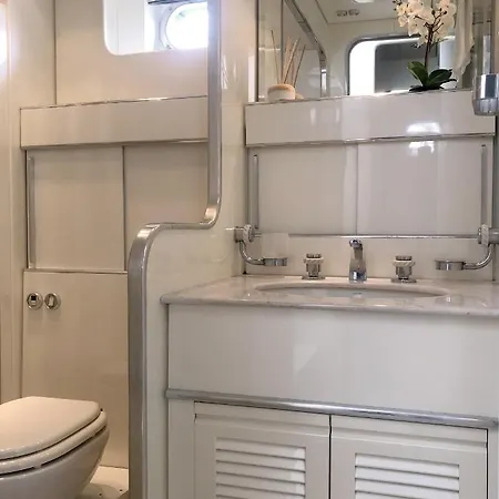 Sweet Boat - Chambres D'hotes * 艾姆布里亚布拉瓦